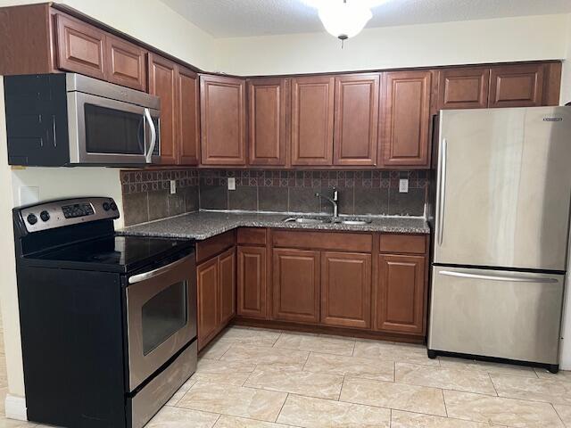 2712 Peer Lane 179