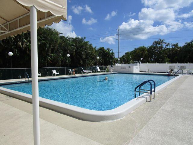 1905 NW 18th Street 101