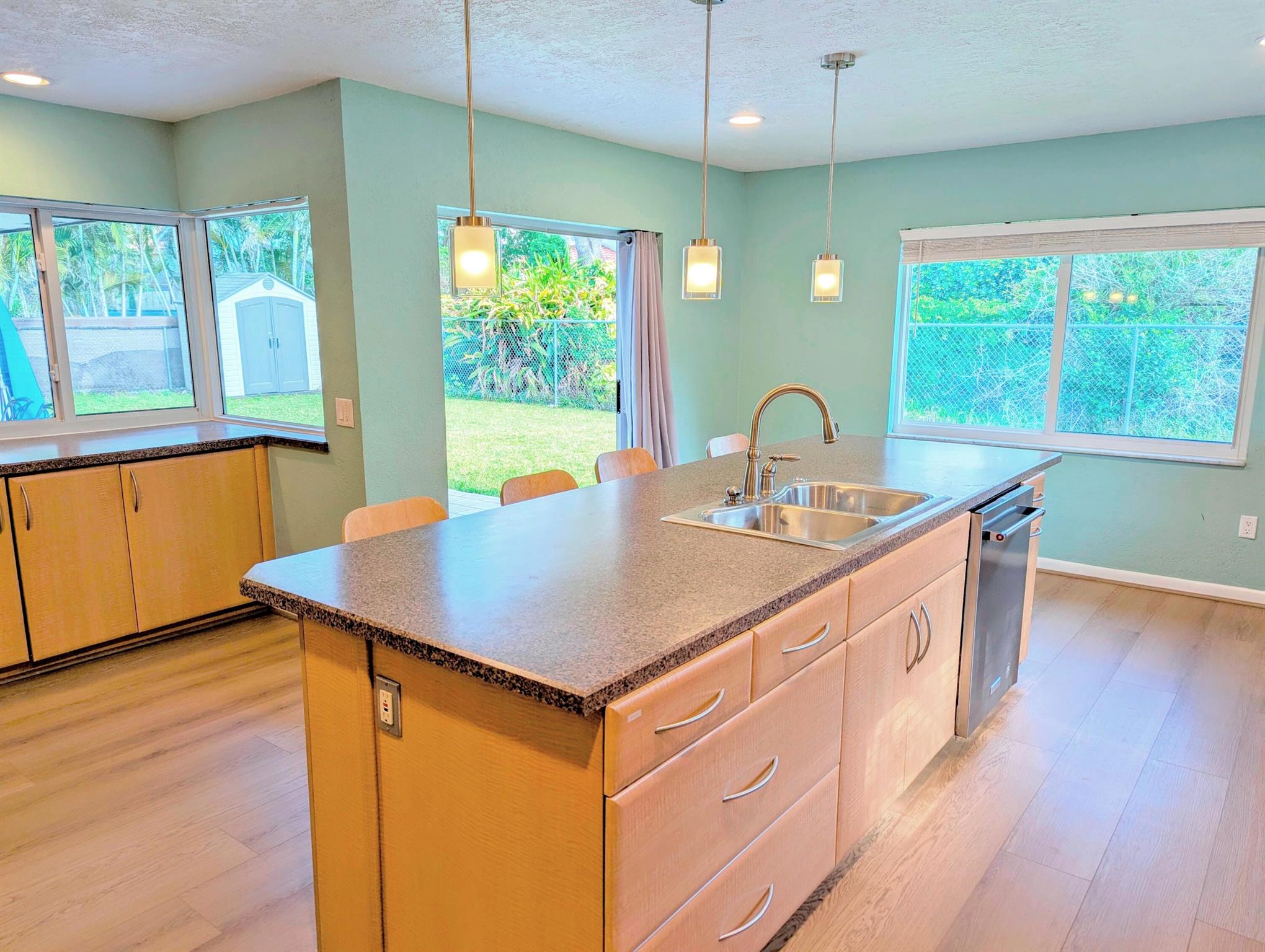 22556 Lanyard Street