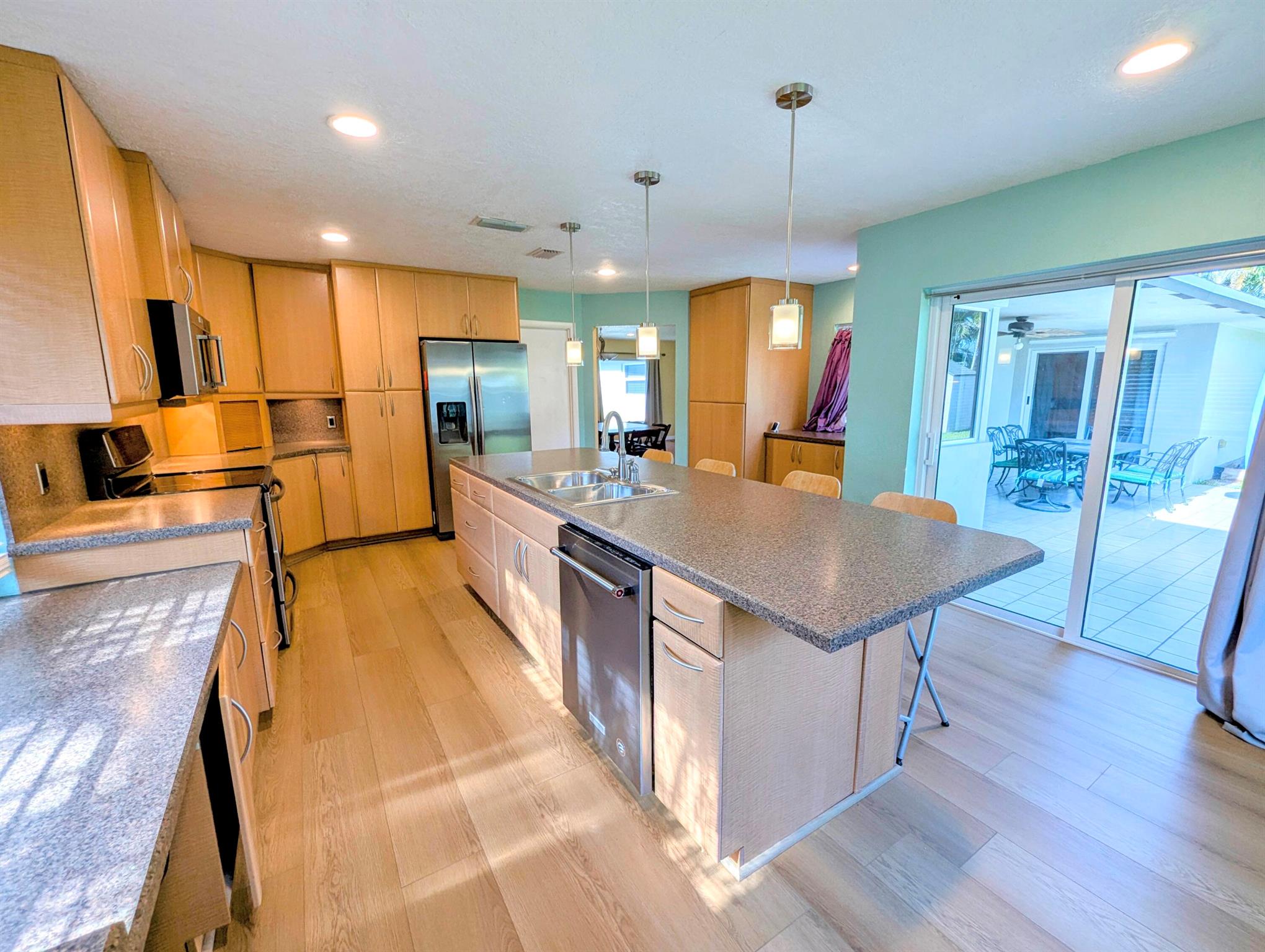 22556 Lanyard Street