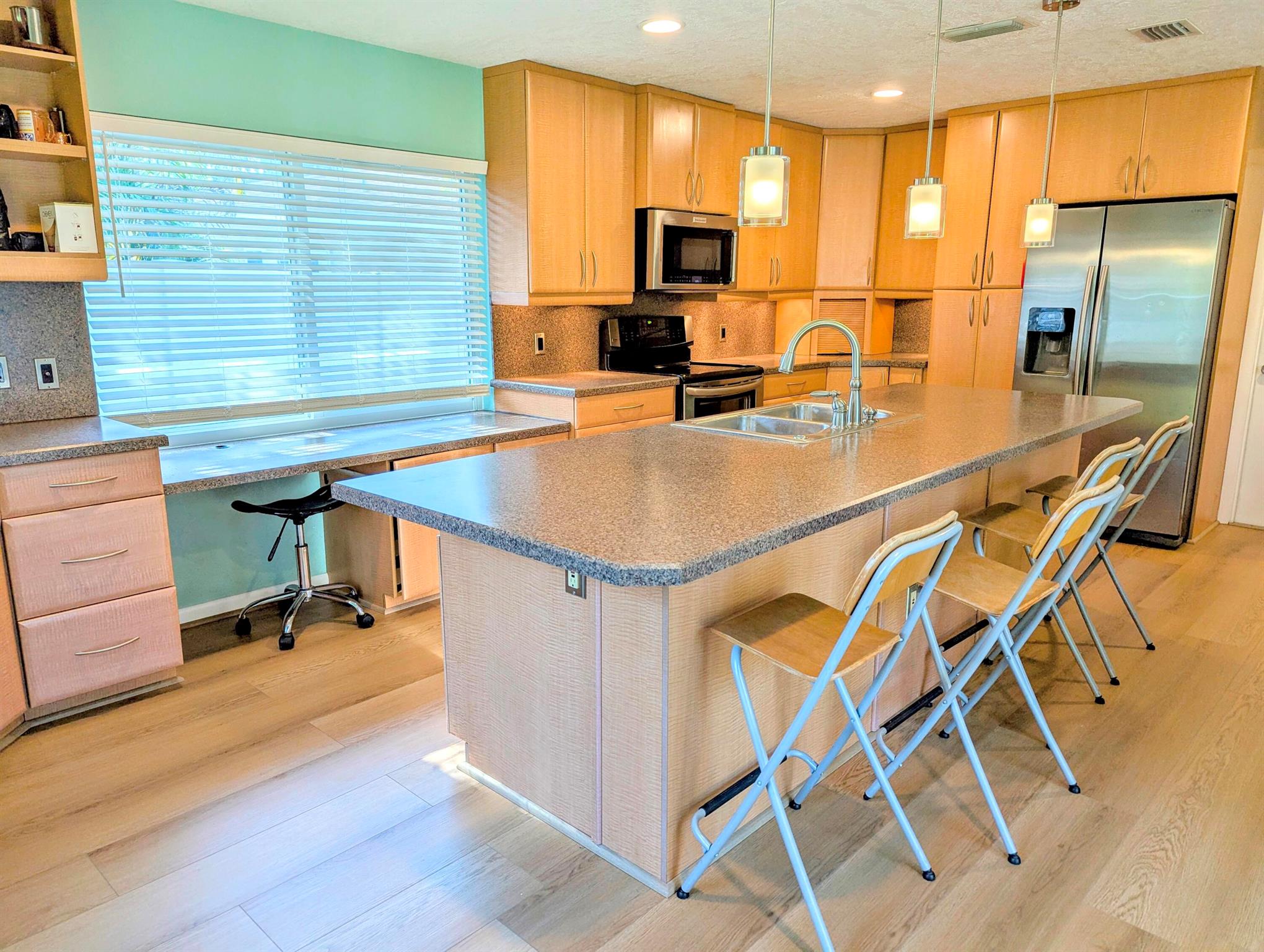 22556 Lanyard Street