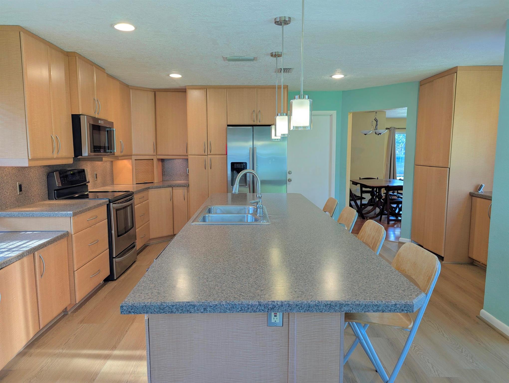 22556 Lanyard Street