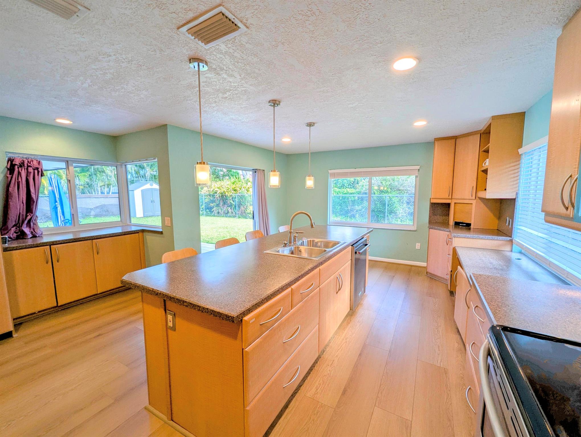 22556 Lanyard Street