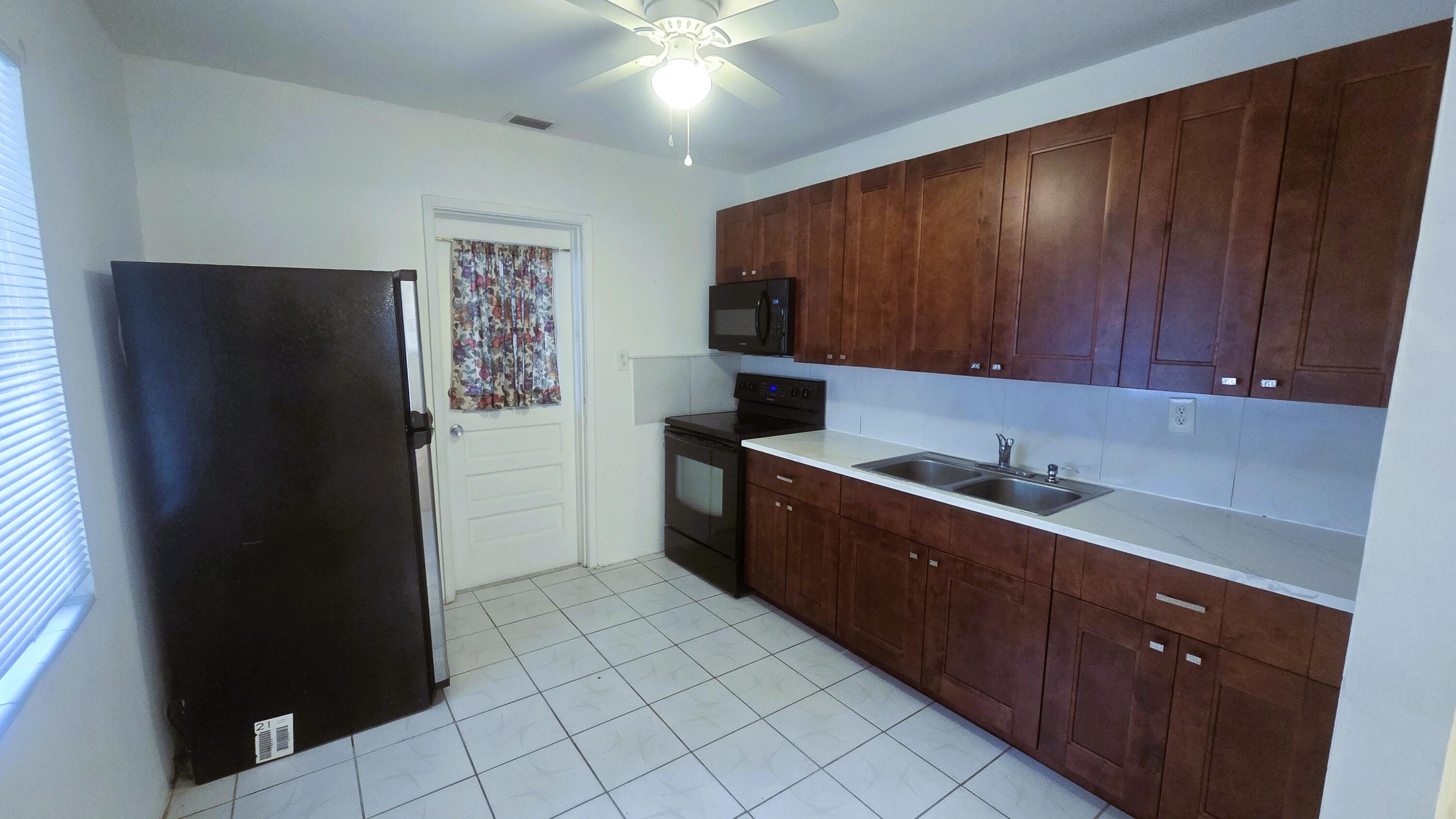 236 NE 19th Avenue W