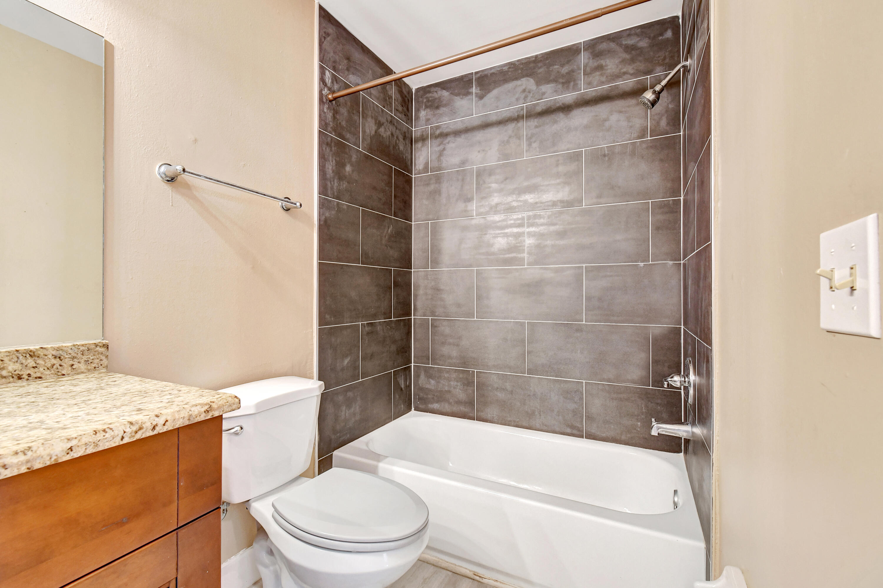 492 Hardwood Pl Place