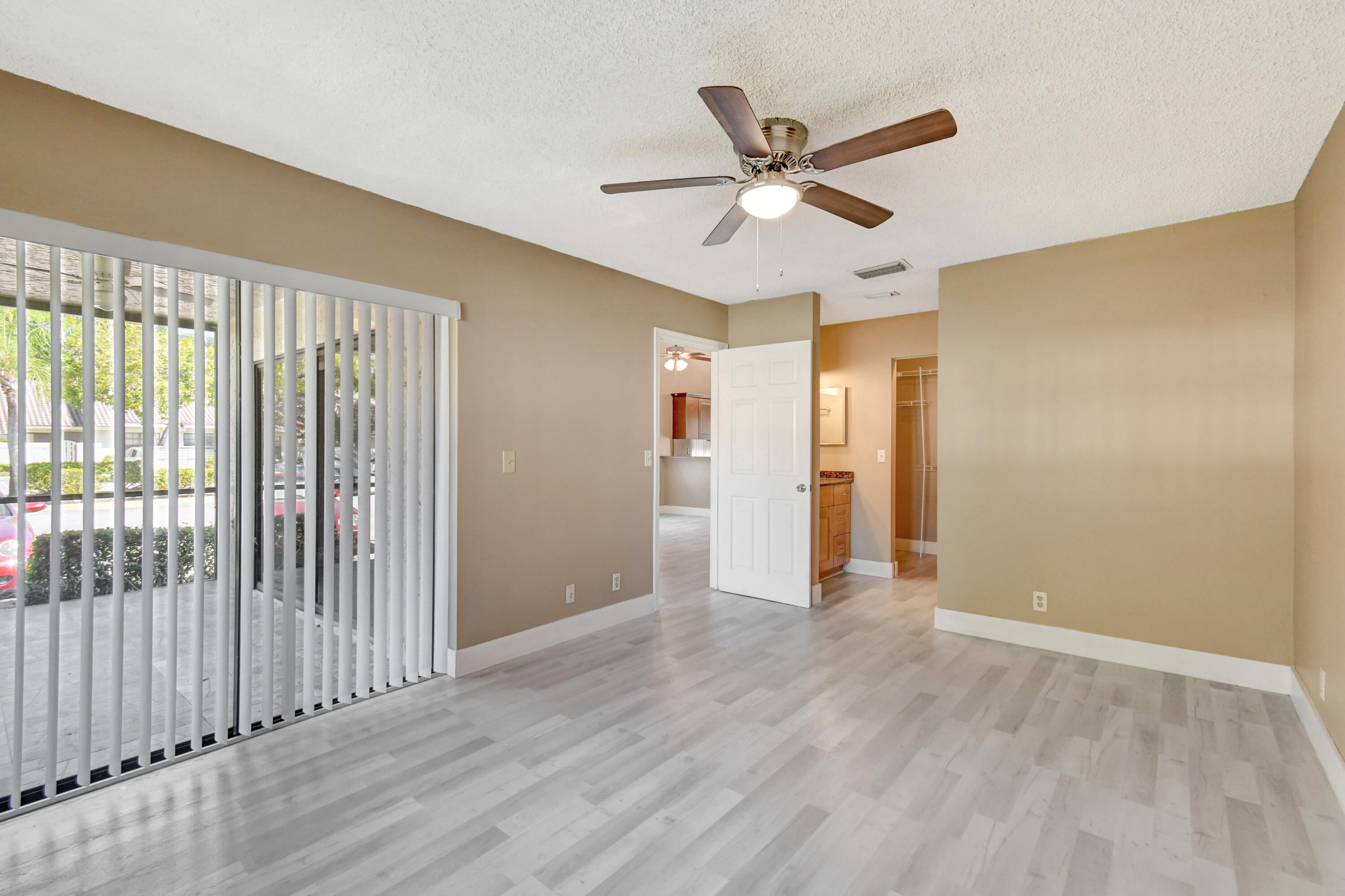 492 Hardwood Pl Place