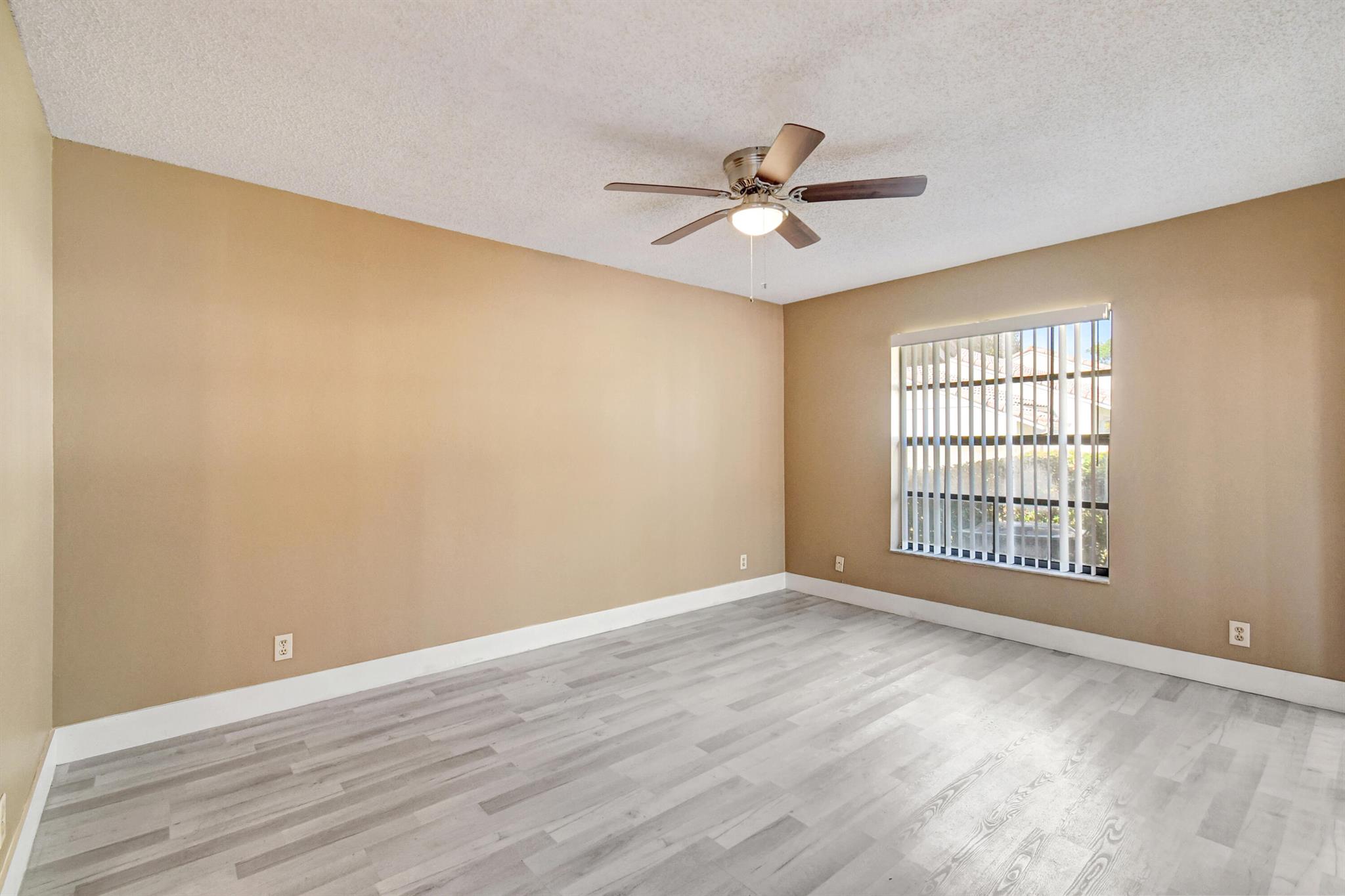 492 Hardwood Pl Place