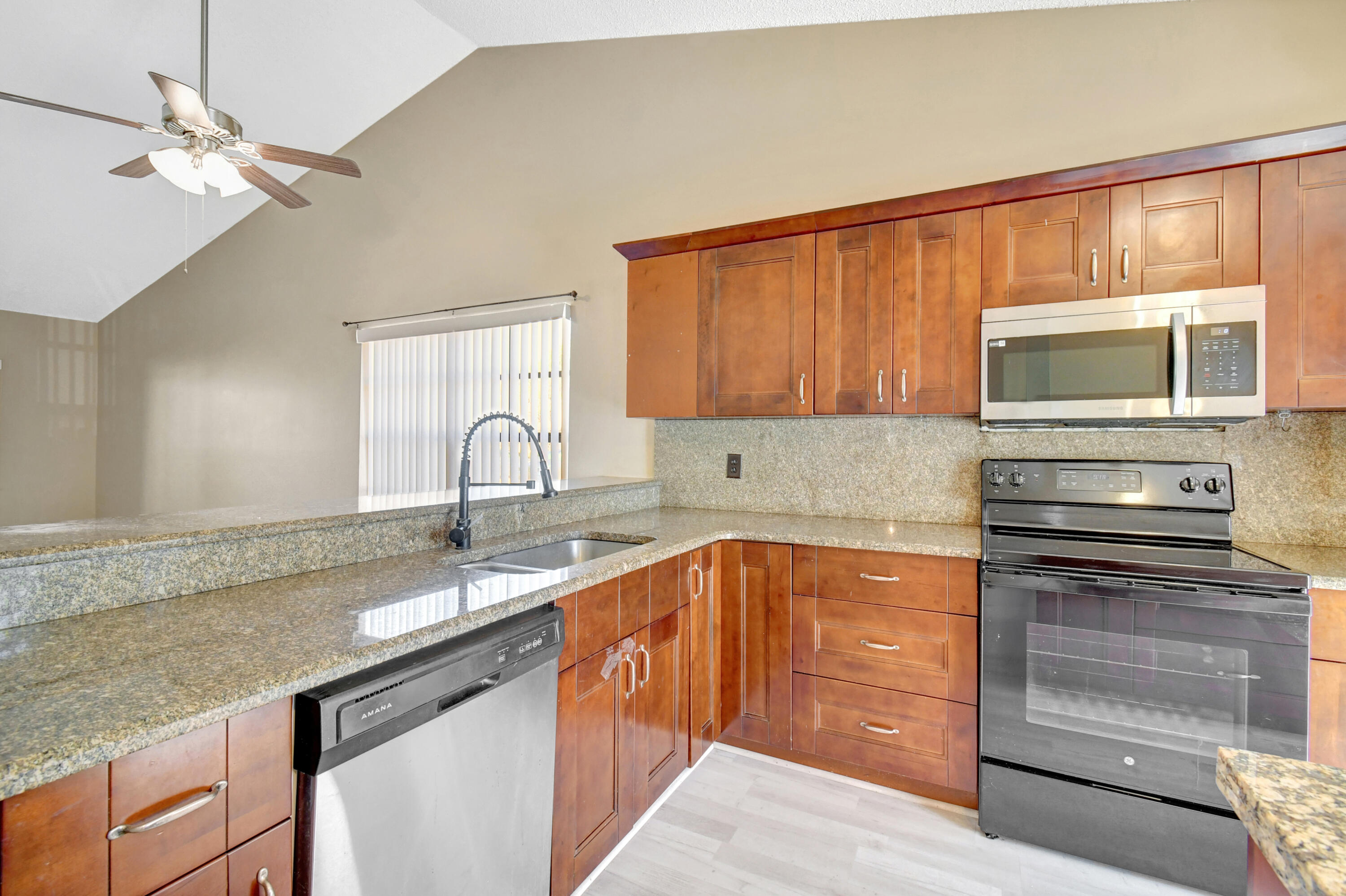 492 Hardwood Pl Place