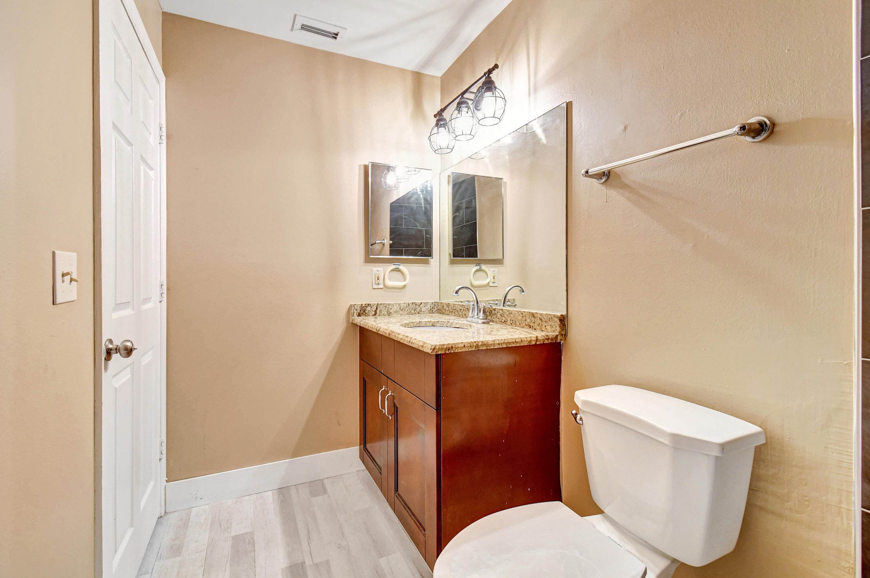 492 Hardwood Pl Place