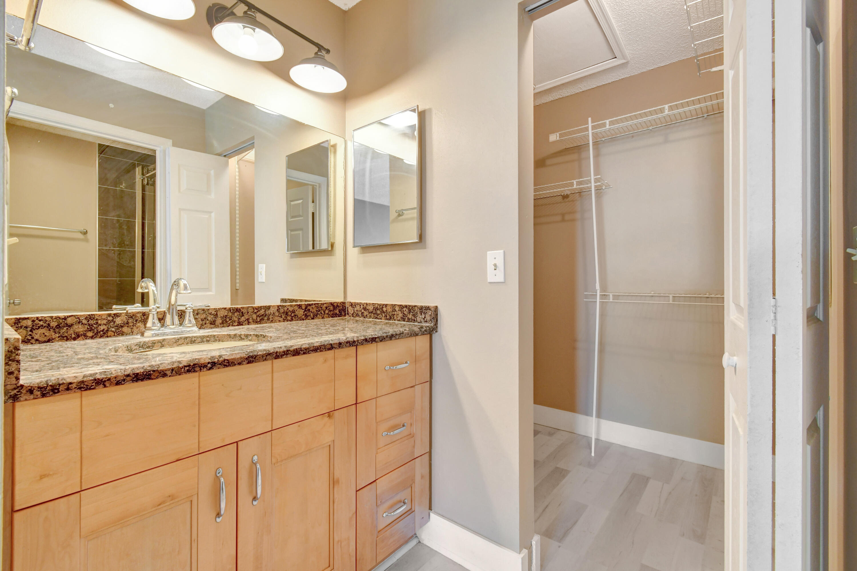 492 Hardwood Pl Place