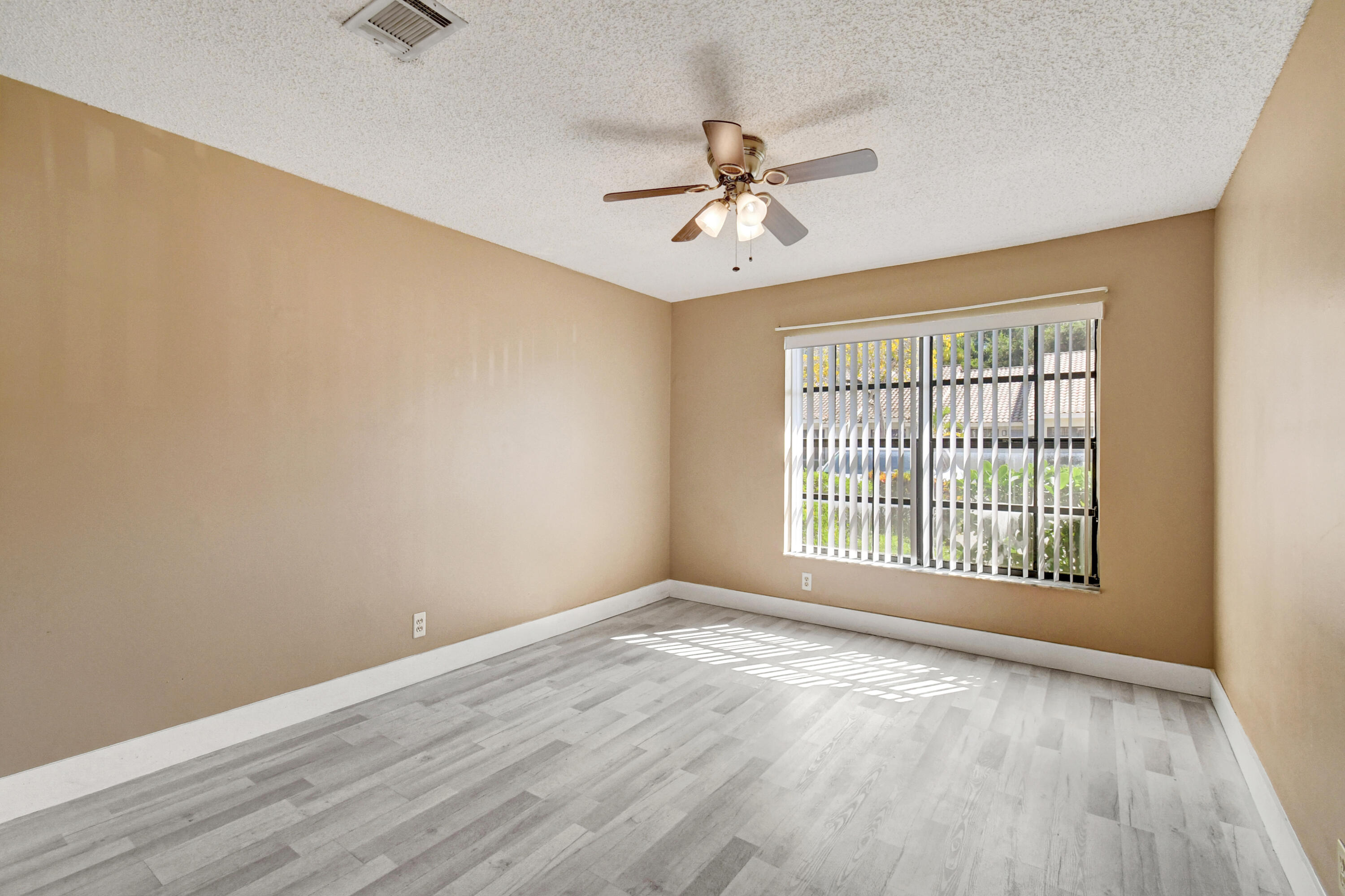 492 Hardwood Pl Place