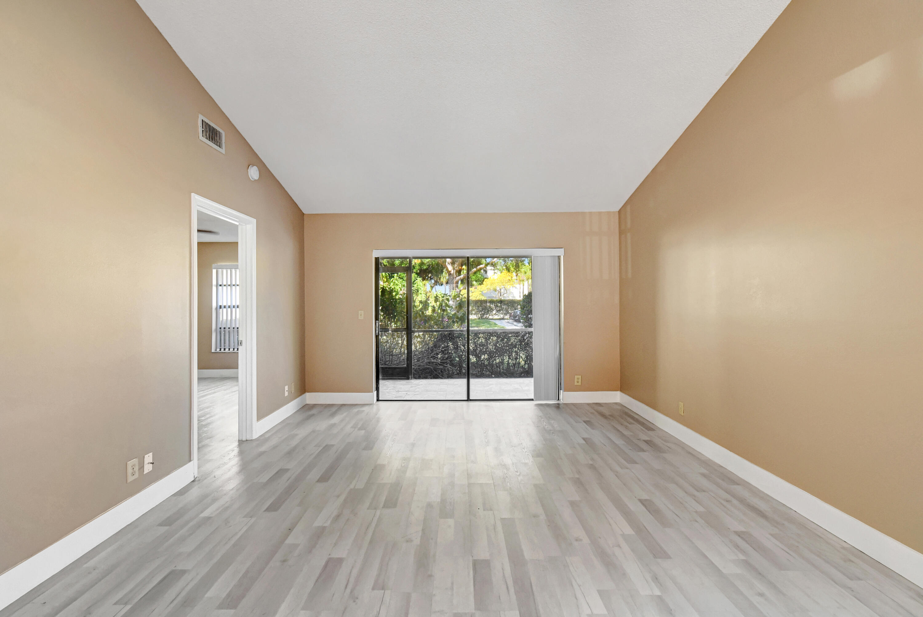 492 Hardwood Pl Place