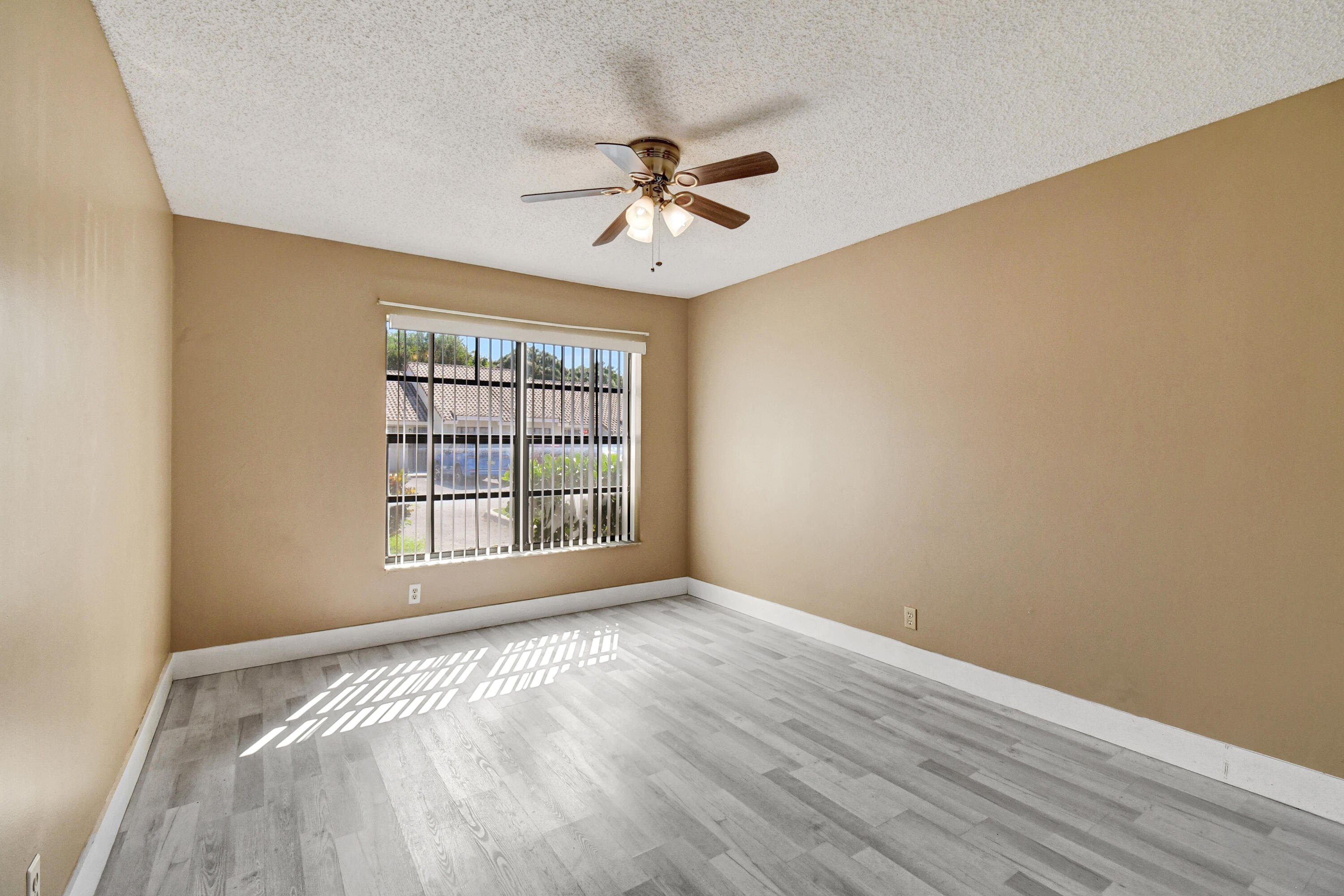 492 Hardwood Pl Place