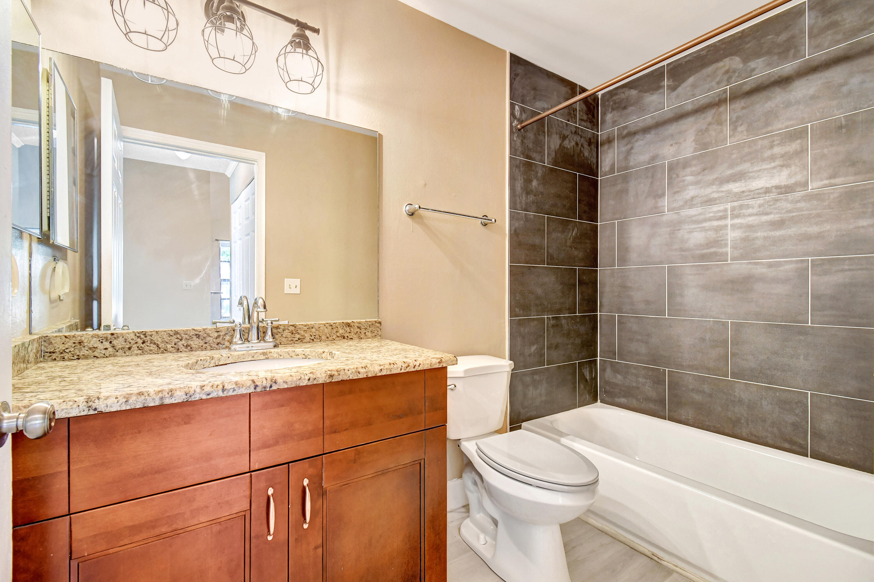 492 Hardwood Pl Place