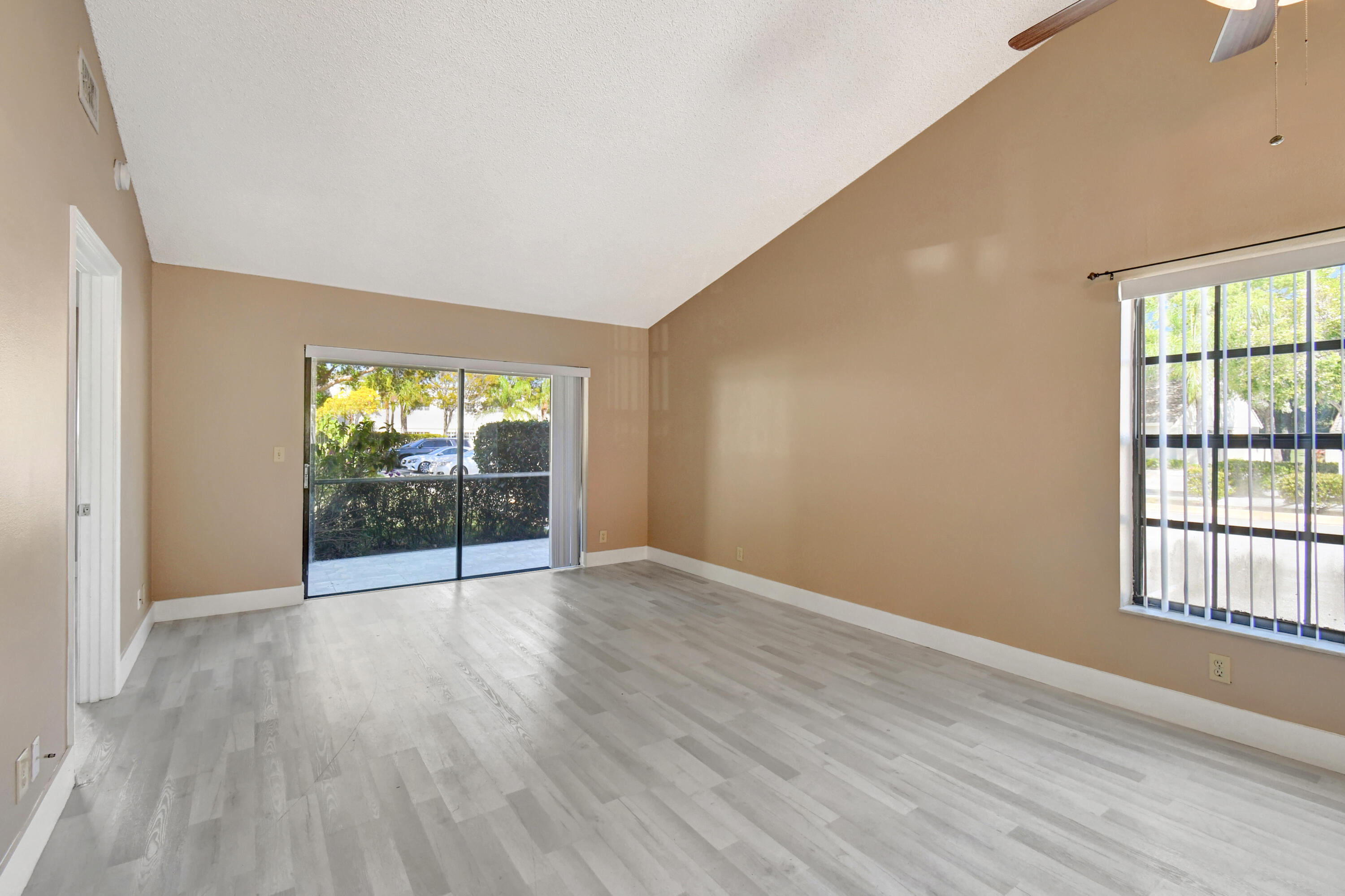 492 Hardwood Pl Place