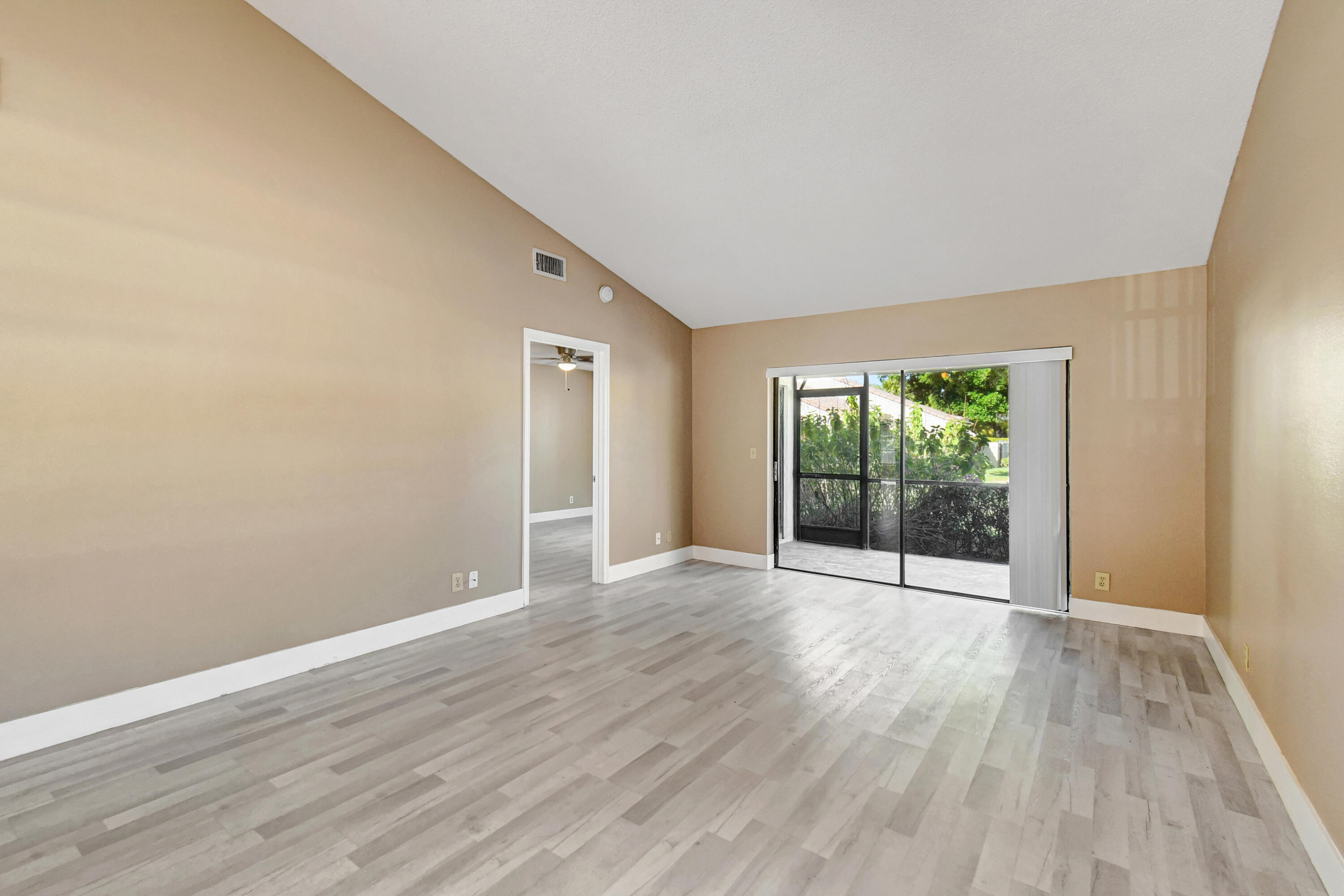 492 Hardwood Pl Place