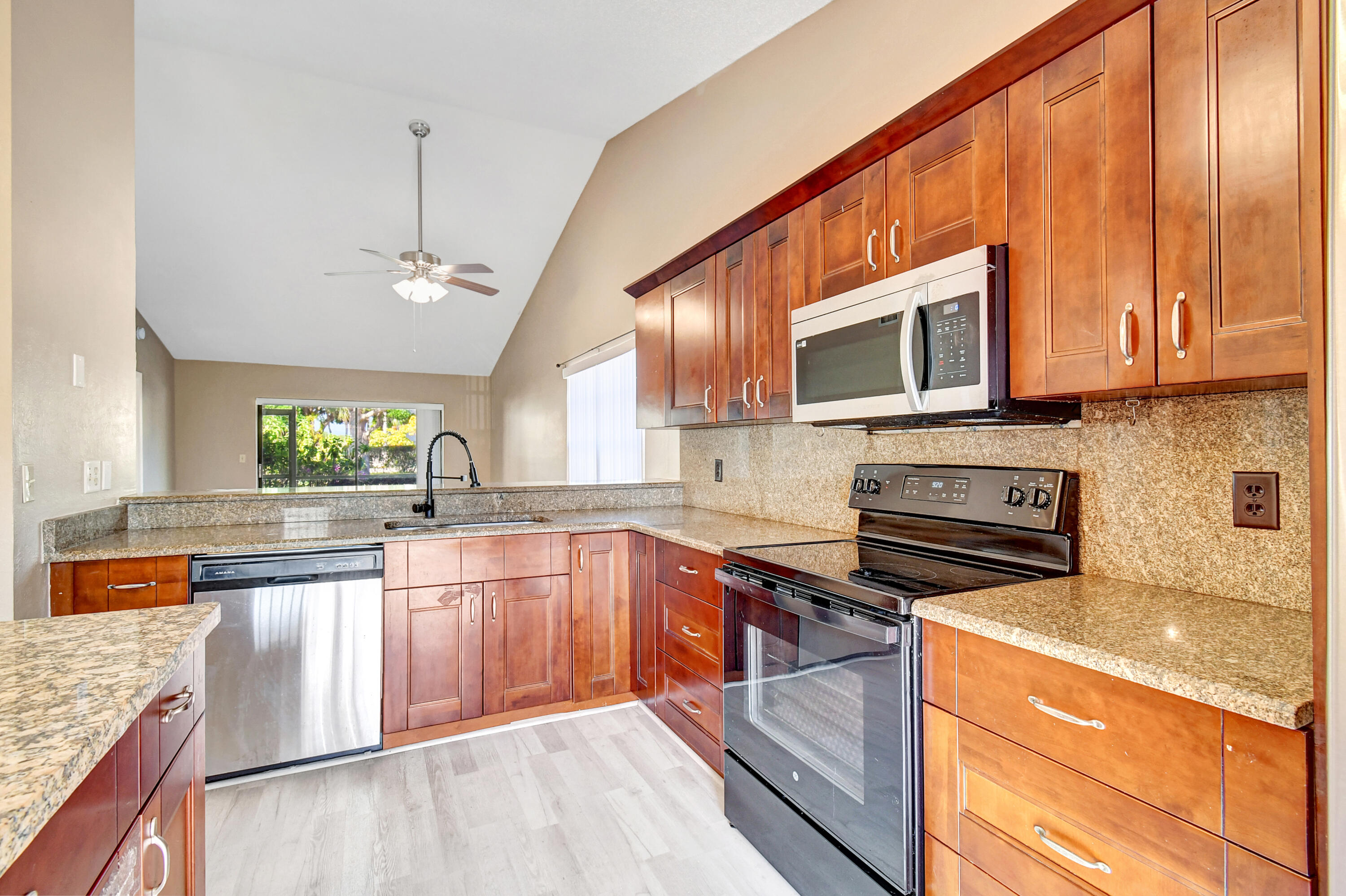 492 Hardwood Pl Place