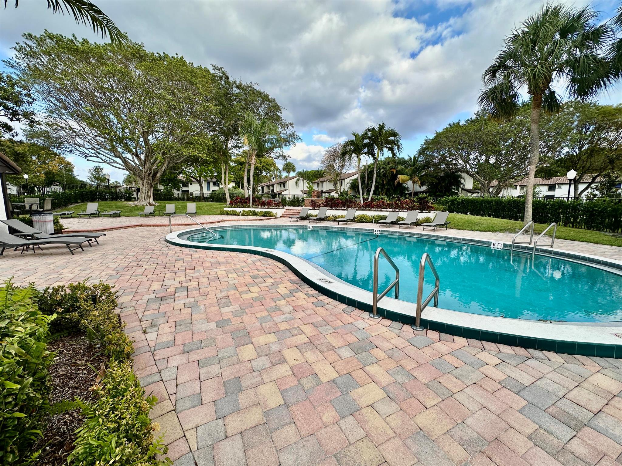 7200 NW 2nd Avenue 118