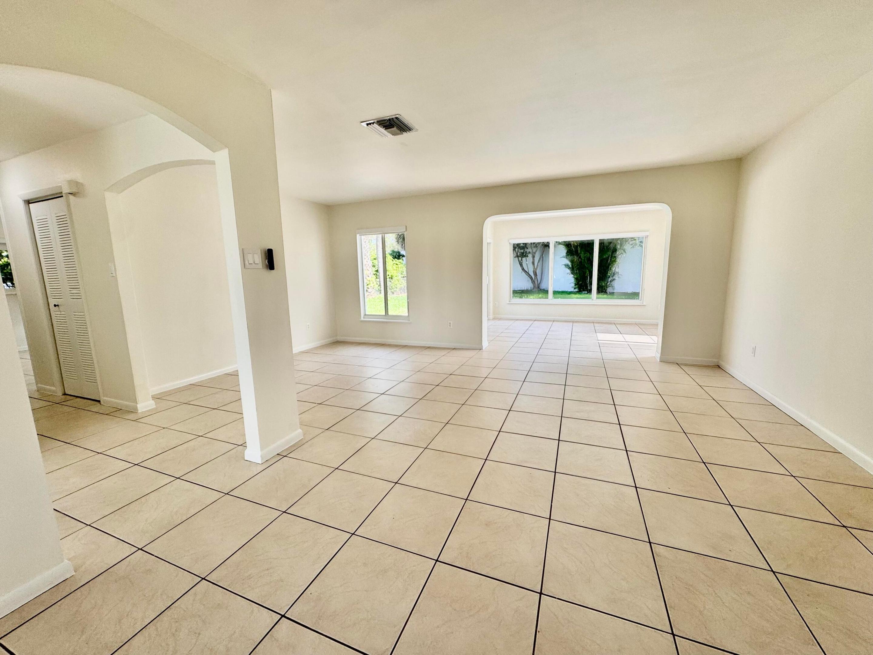 10 Forest Hills Lane