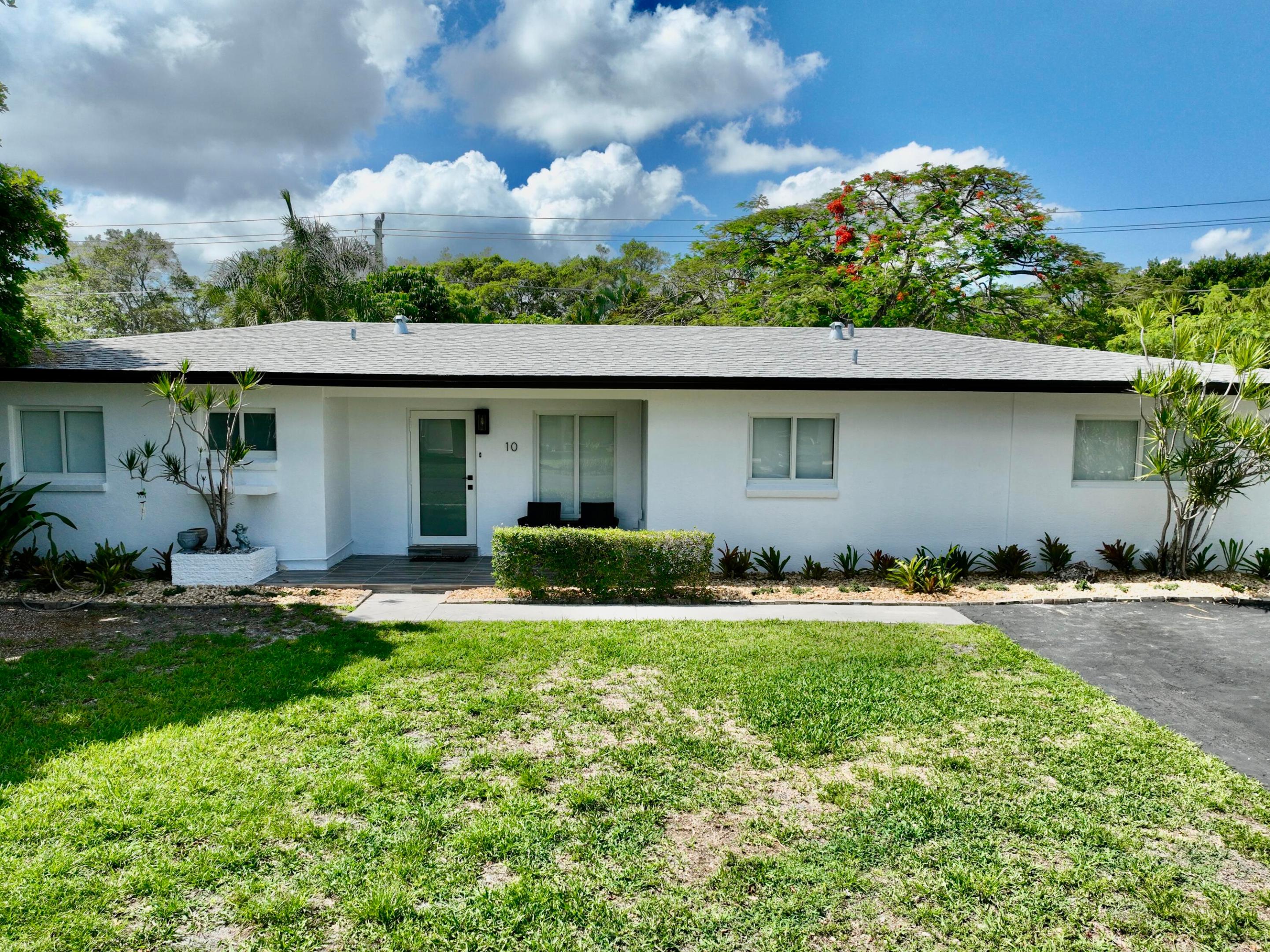 10 Forest Hills Lane