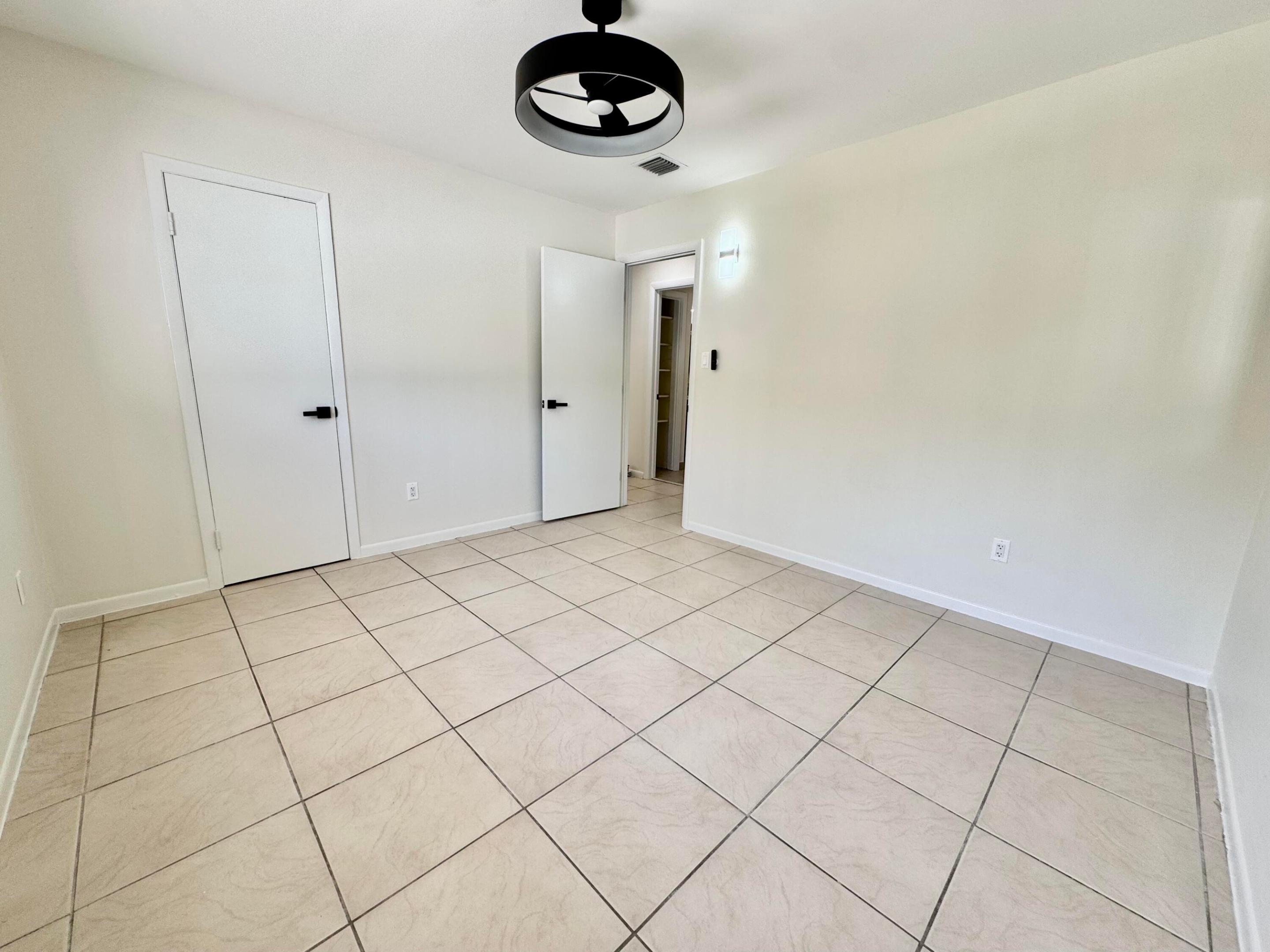 10 Forest Hills Lane