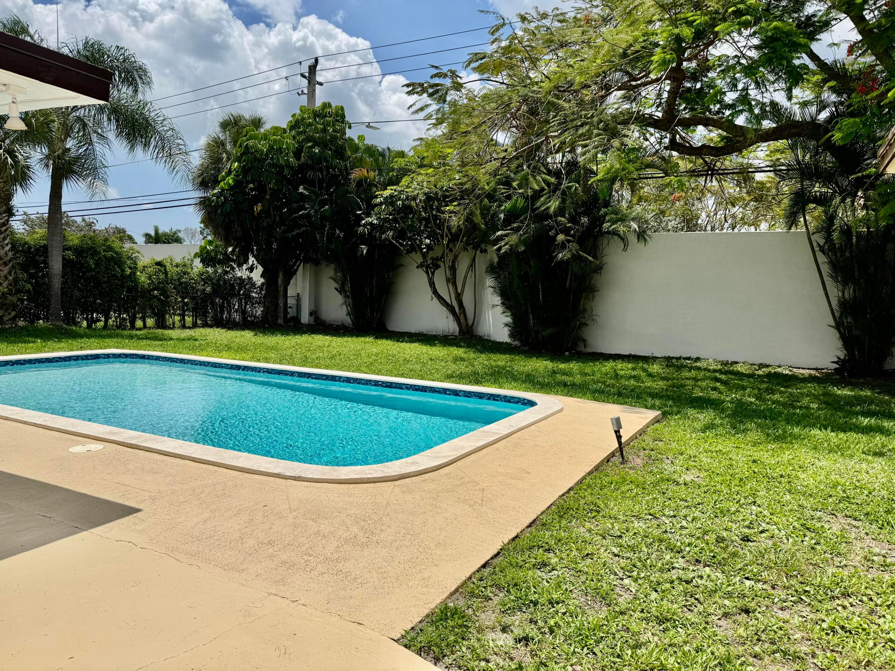 10 Forest Hills Lane