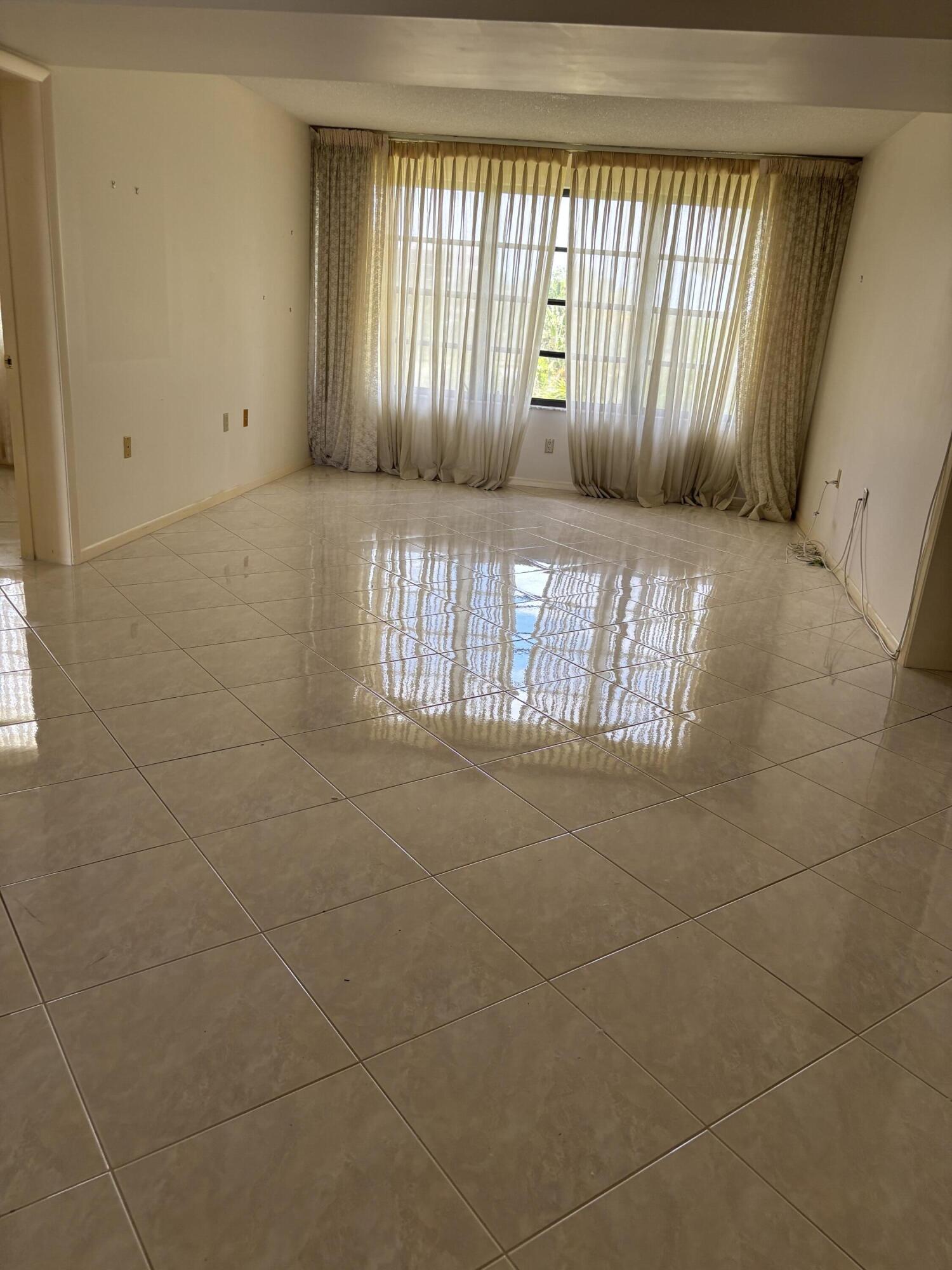 6121 Balboa Circle 401