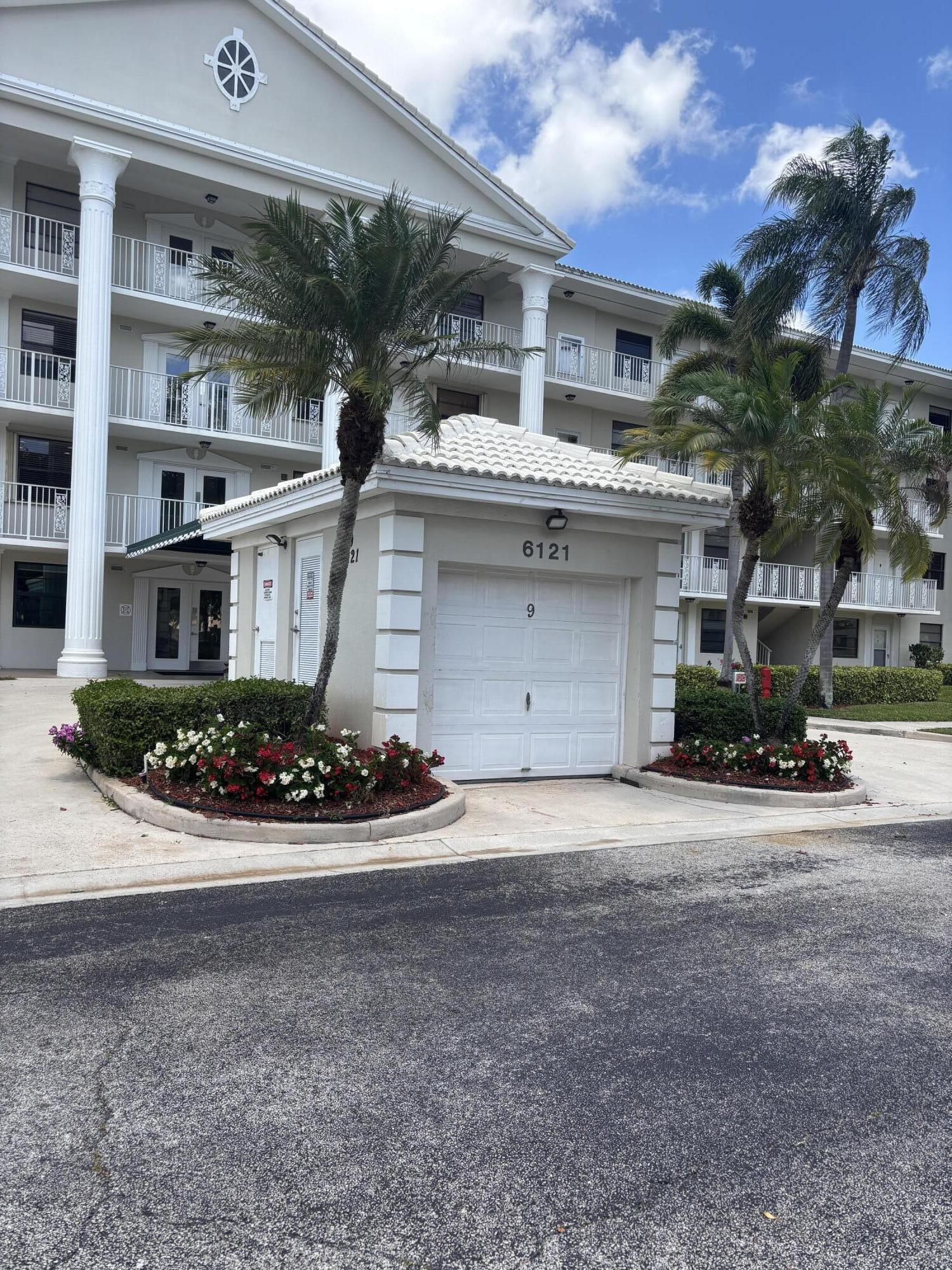 6121 Balboa Circle 401