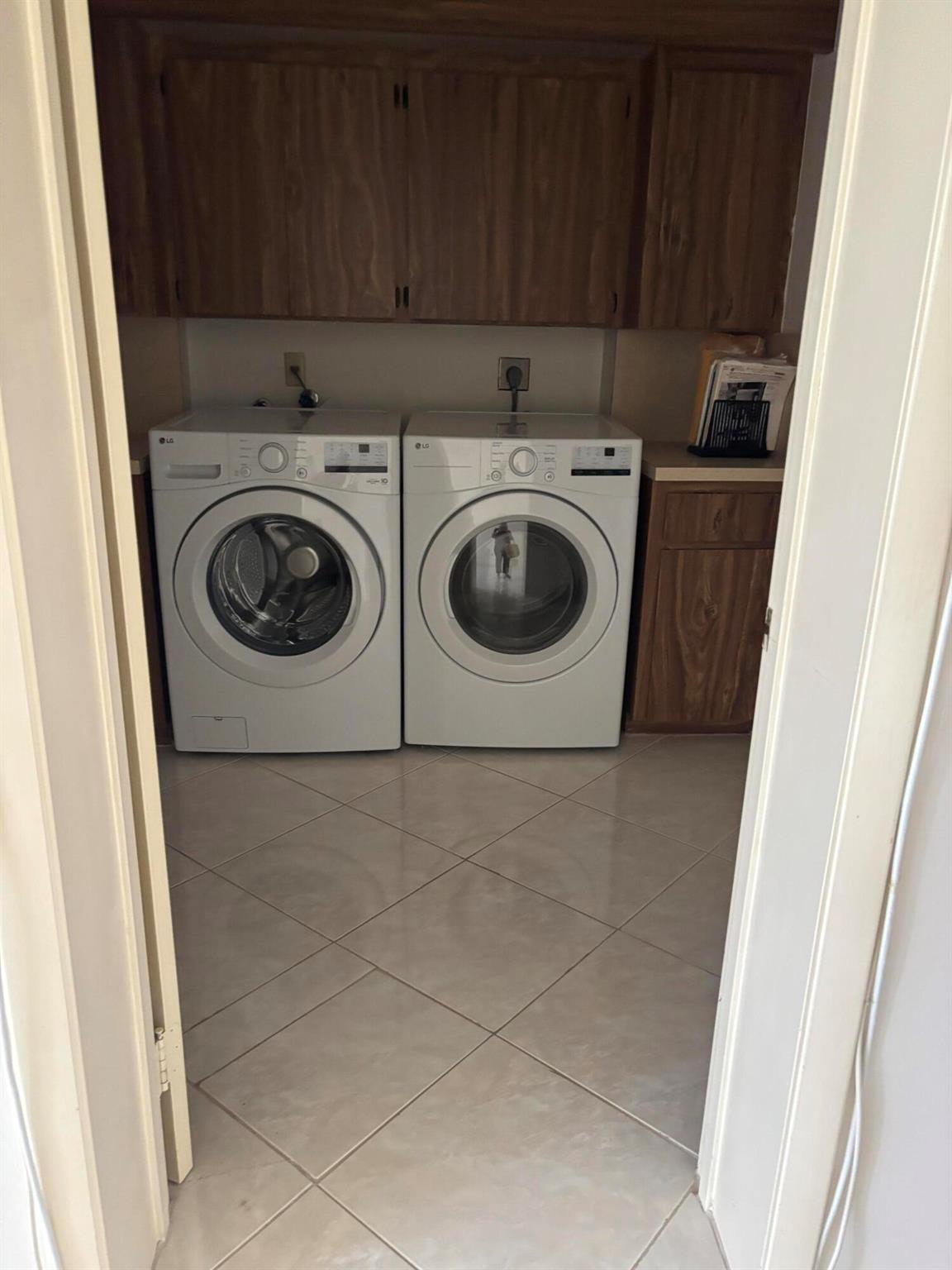 6121 Balboa Circle 401