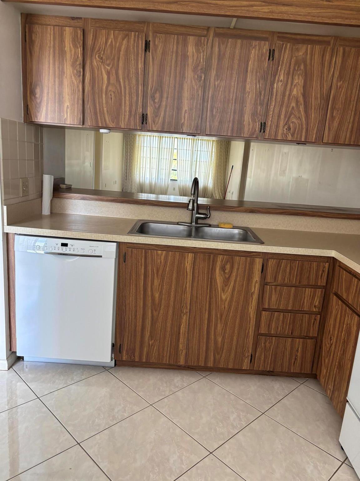 6121 Balboa Circle 401