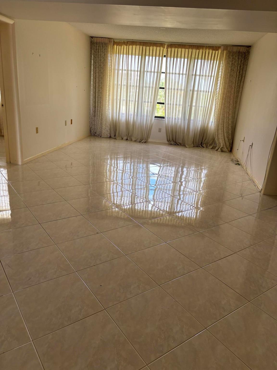 6121 Balboa Circle 401