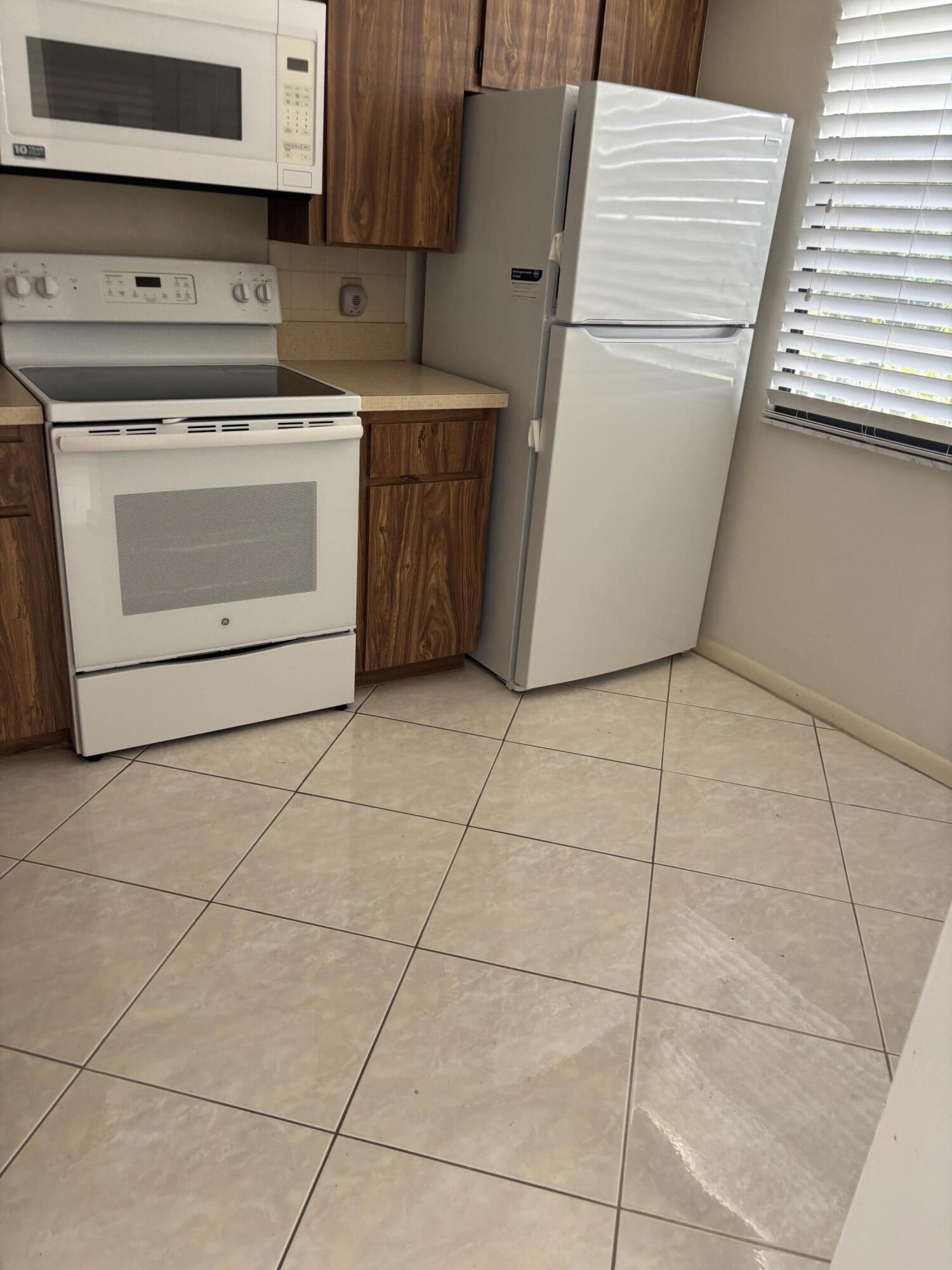 6121 Balboa Circle 401