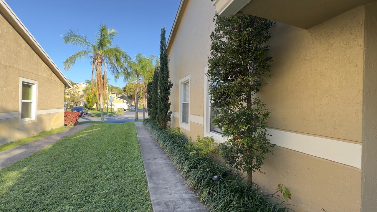 5811 NW 57th Avenue