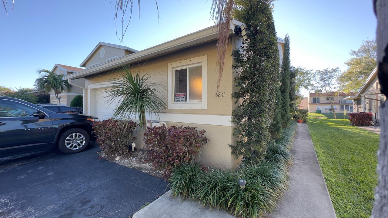 5811 NW 57th Avenue