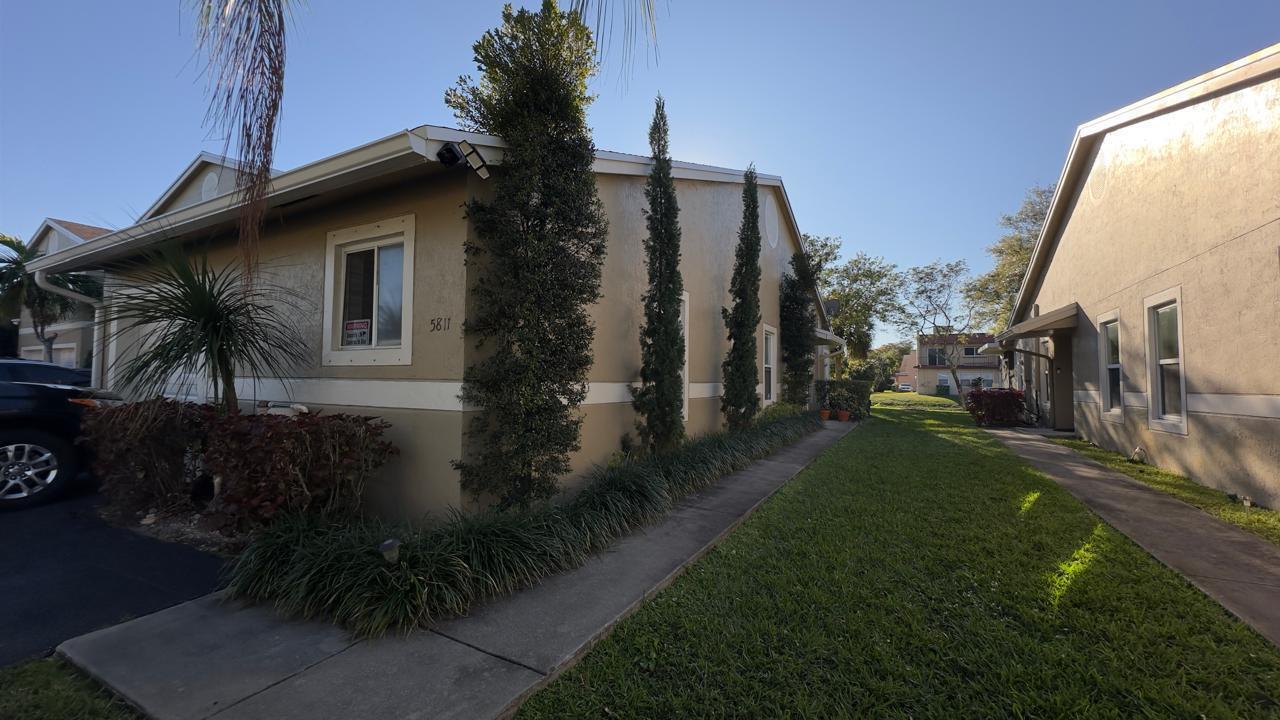 5811 NW 57th Avenue