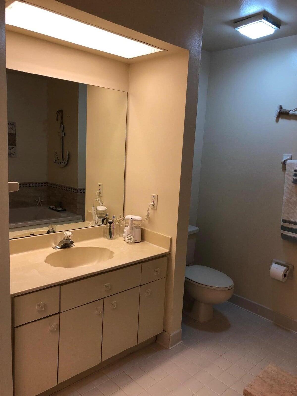 22 Lexington Lane W E