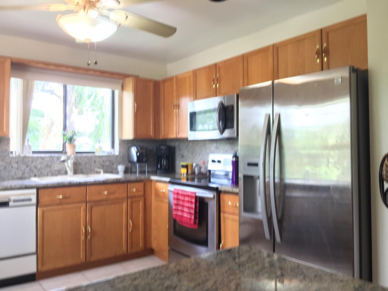 22 Lexington Lane W E