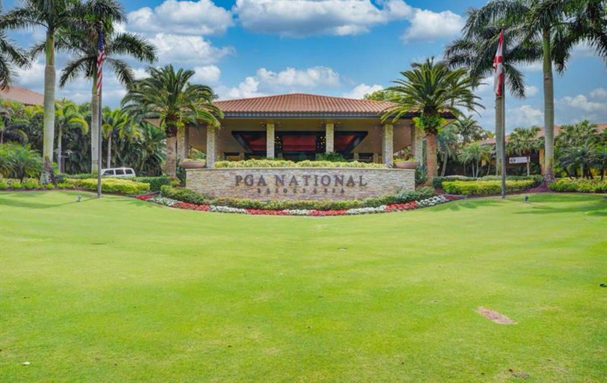 22 Lexington Lane W E