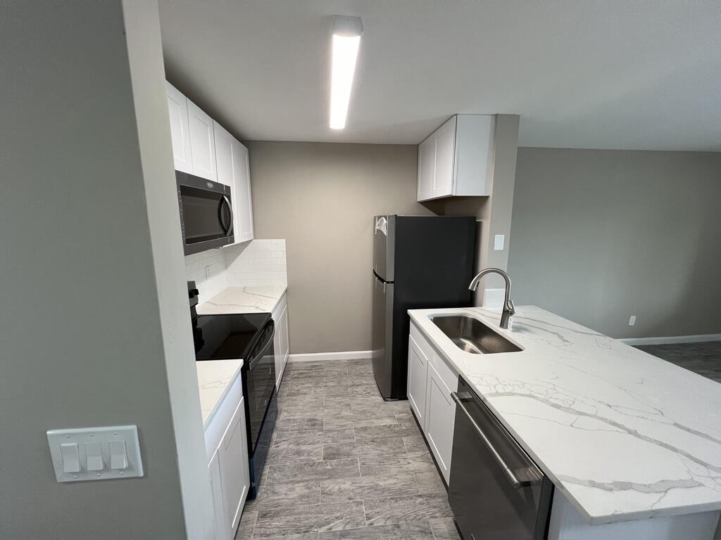 1432 Meadows Circle W