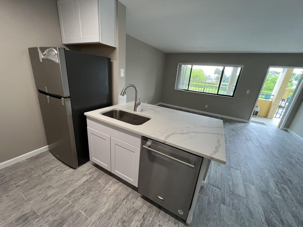 1432 Meadows Circle W