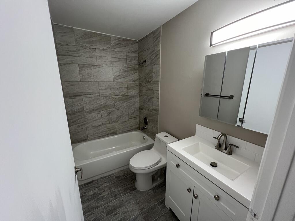 1432 Meadows Circle W