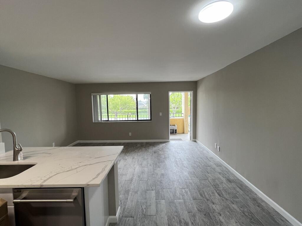 1432 Meadows Circle W