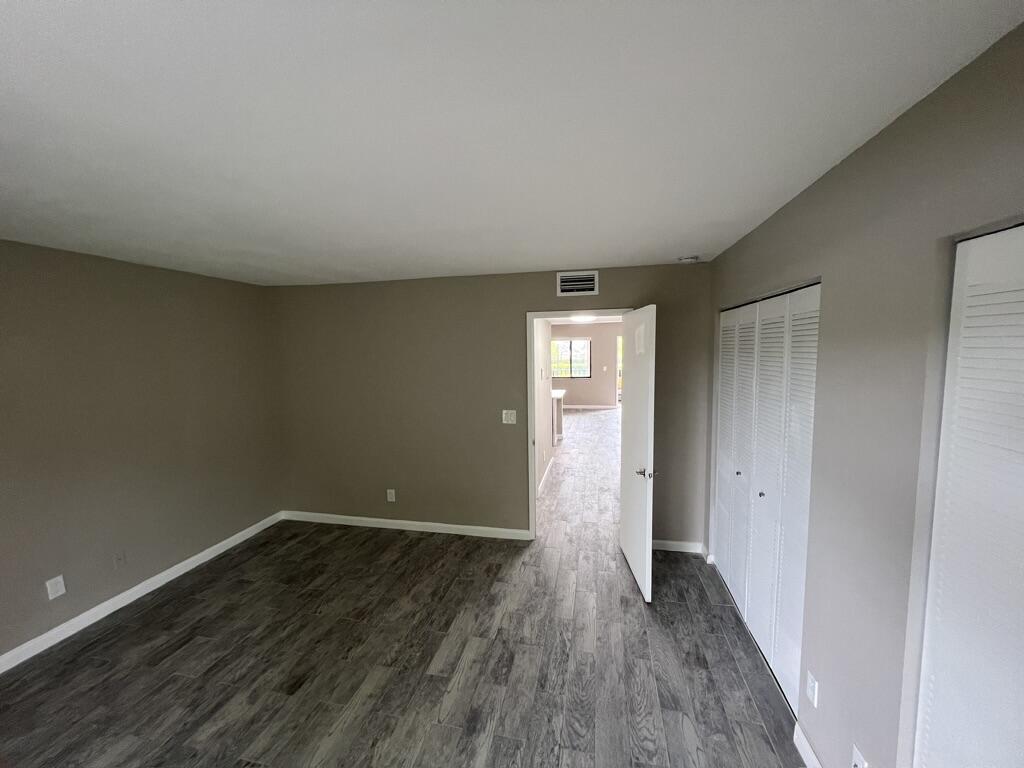 1432 Meadows Circle W