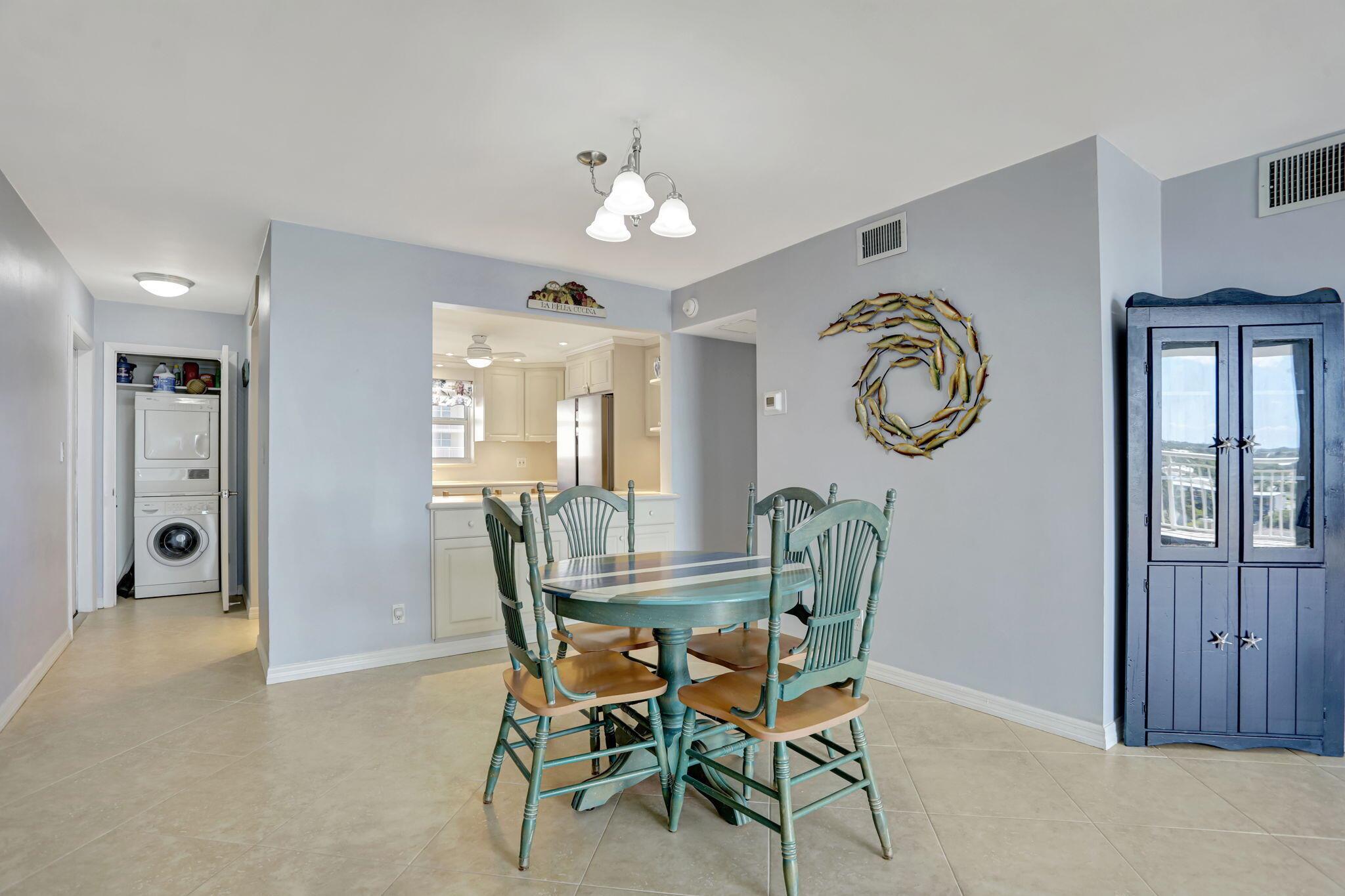 1050 Hillsboro Mile 806w