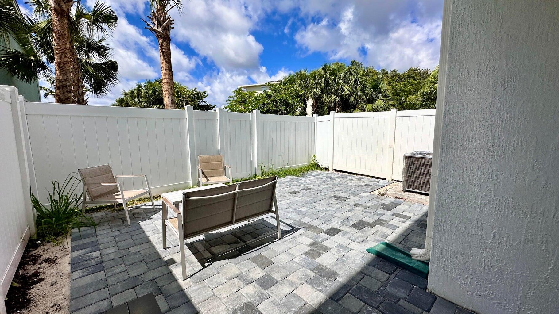 1832 Sandpiper Pointe Place