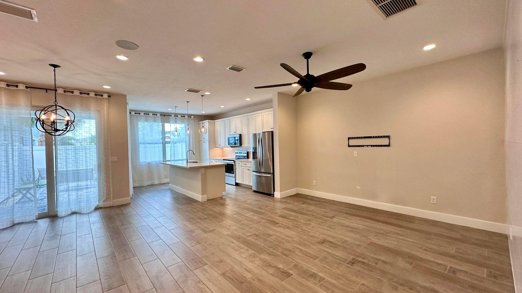 1832 Sandpiper Pointe Place