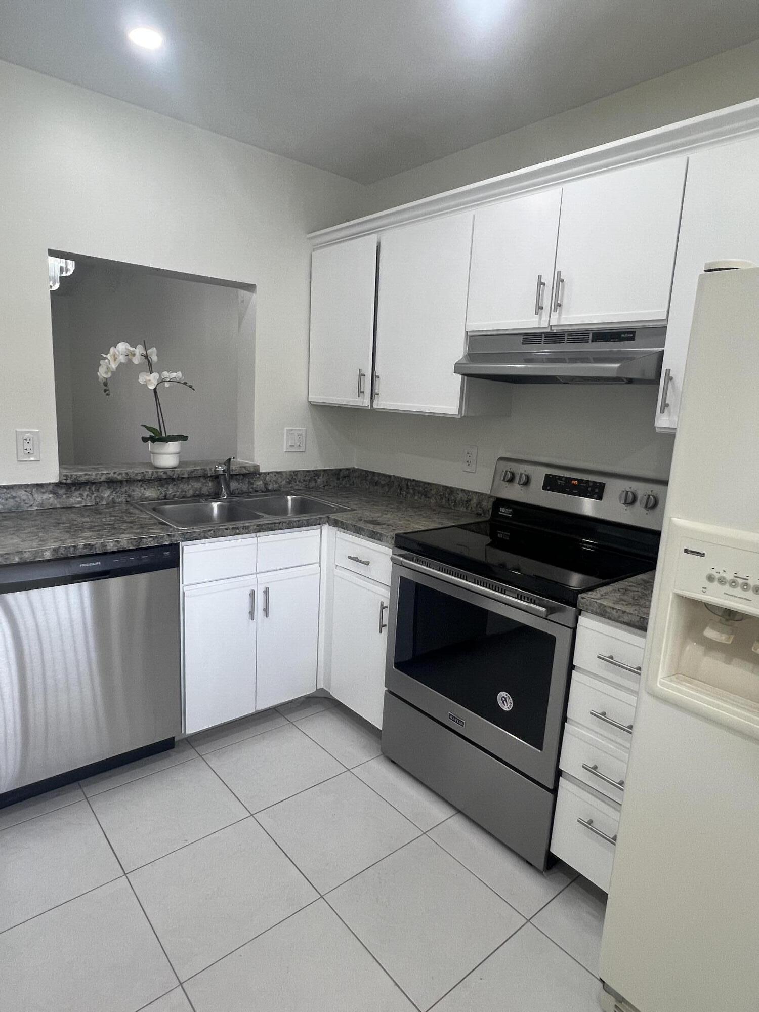 21950 Soundview Terrace 207