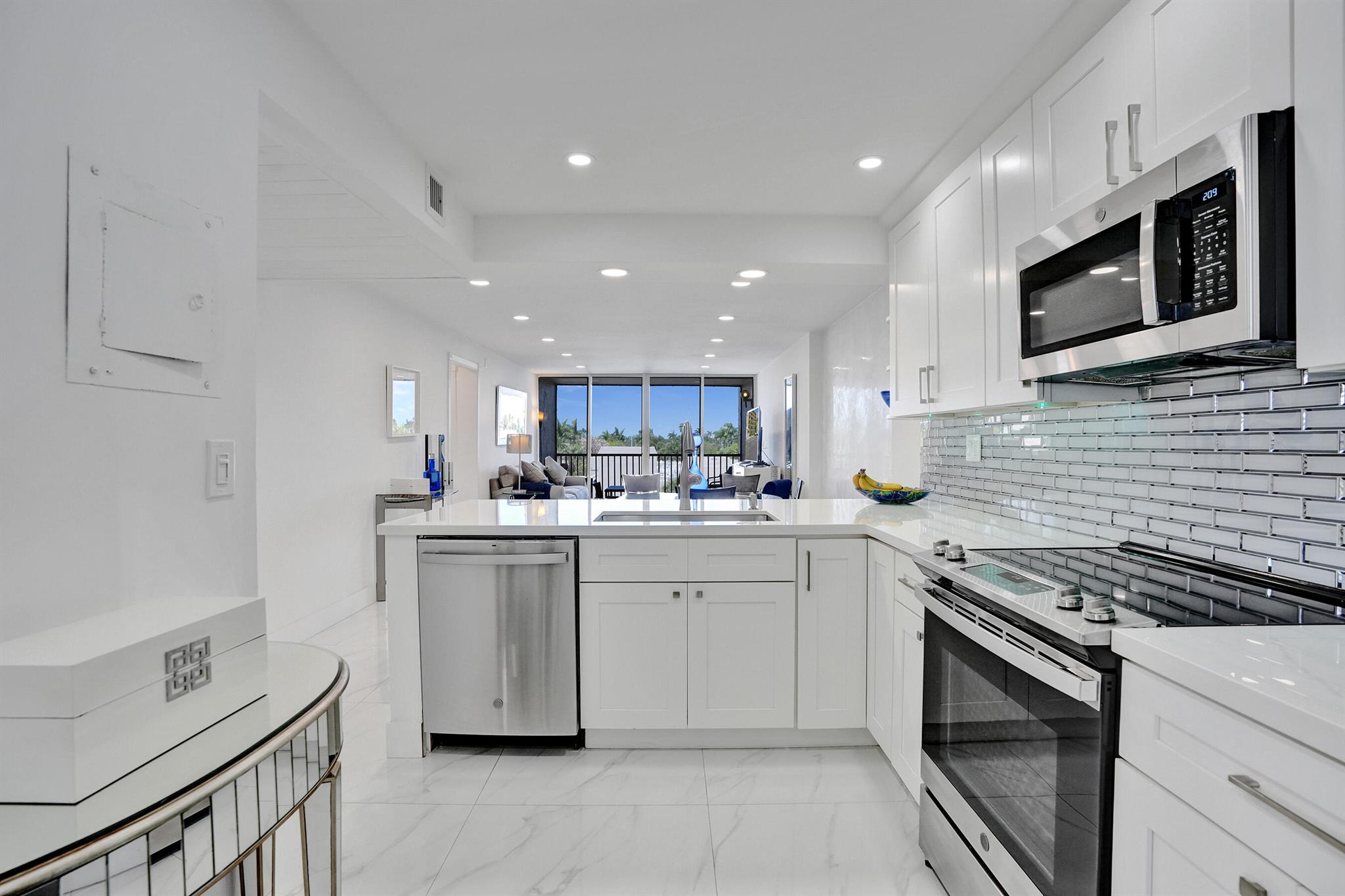 6 Royal Palm Way 506