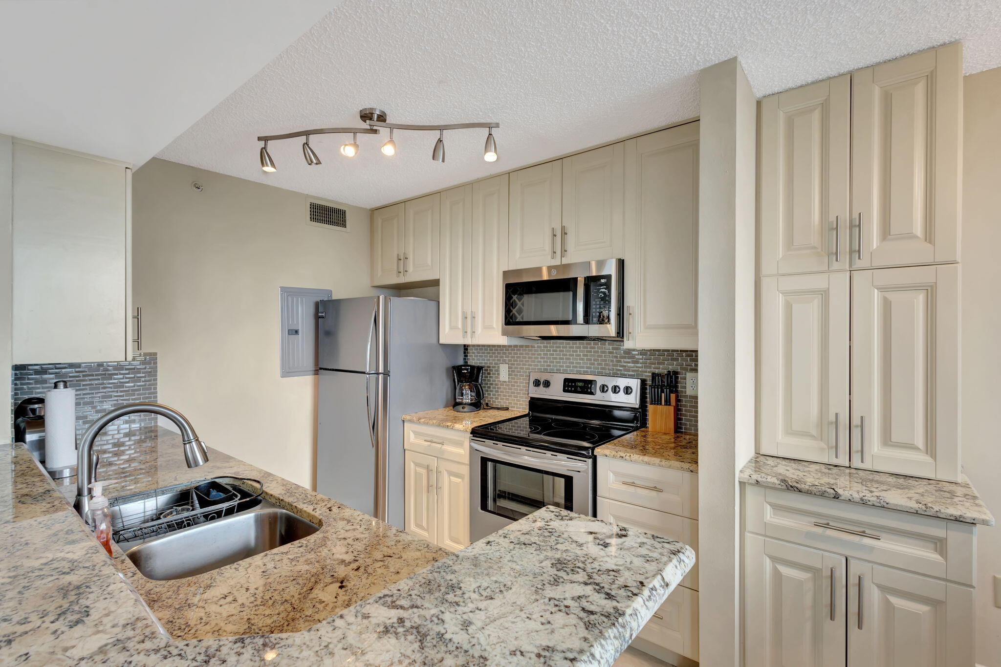 1200 Scotia Drive 502