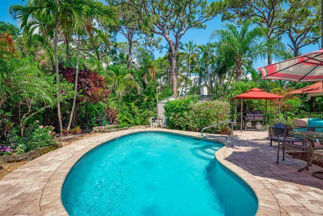2711 NW 26th Circle